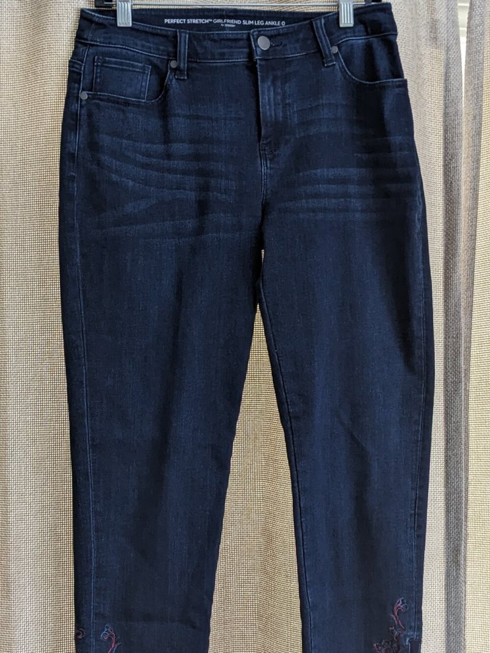 Chico's Perfect Stretch Girlfriend Slim Leg Embroidered Ankle Blue Jeans, Sz 0
